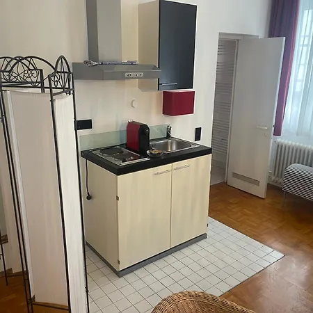 Whliving - & In * Constanza